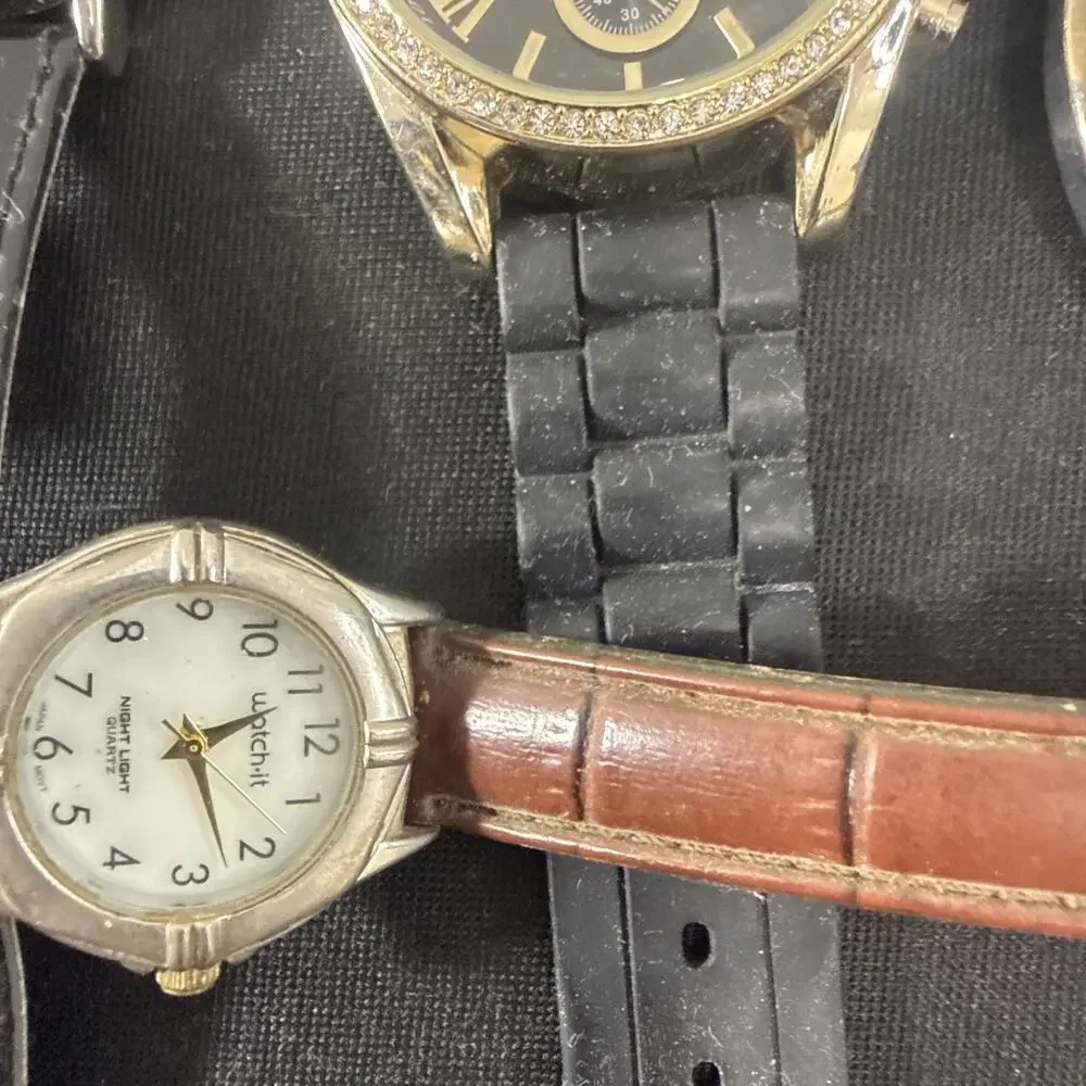 (A10) Bulk Lot 25 Watches Vintage And Modern New Batteries Fossil/Relic/Timex
